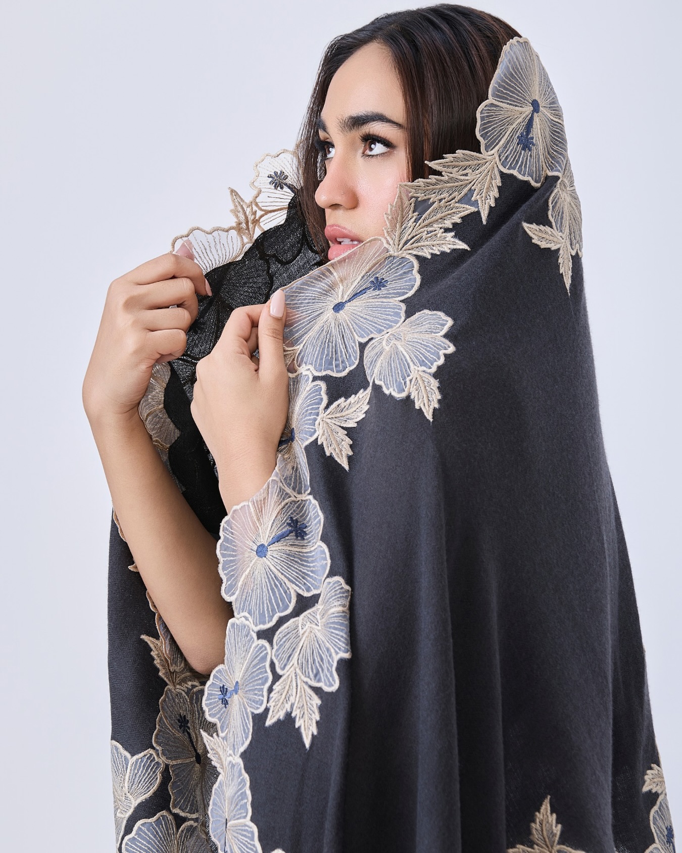 For evenings that deserve more than ordinary☺️

[Handcrafted charcoal cashmere scarf with hibiscus floral embroidery, beige contrast, timeless luxury, versatile styling, gift-ready elegance, Charcoal grey cashmere, hibiscus floral embroidery, beige accents, statement luxury scarf, cozy elegance, timeless design]

#maneesharuia #scarf #cashmerescarf #charcoalelegance #floralembroideredscarf #luxuryaccessories #timelessopulence #designerscarf #versatilestye #statementaccessory #cozychic